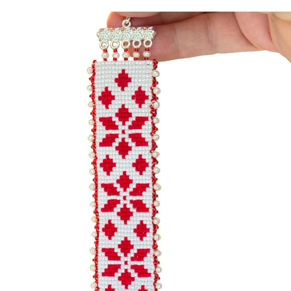 Hand crafted snowflake motif beaded cuff bracelet in holiday seasonal red white - Picture 8 of 13